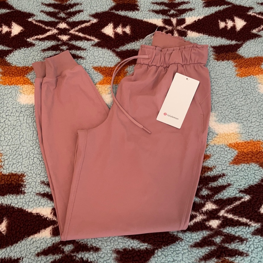 NWT lulu lemon high rise jogger